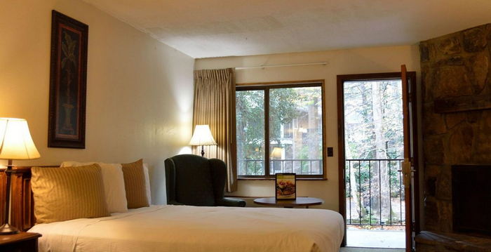 Brookside Lodge (Brookside Motel and Ranch House) - Web Listing (newer photo)